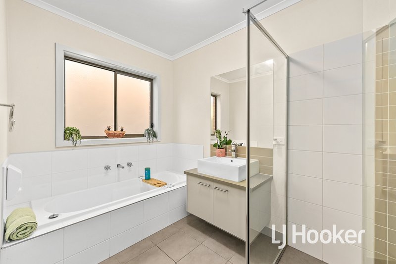 Photo - 43 Moore Mews, Pakenham VIC 3810 - Image 10