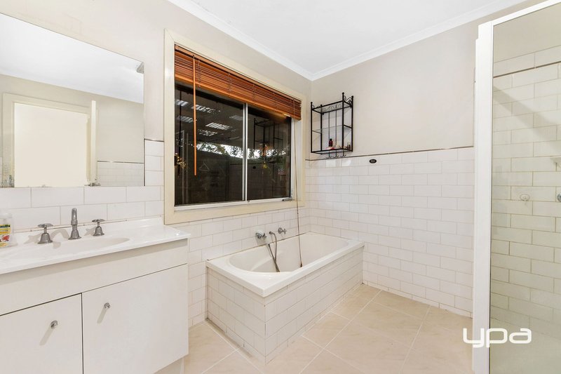 Photo - 43 Neale Road, Deer Park VIC 3023 - Image 7