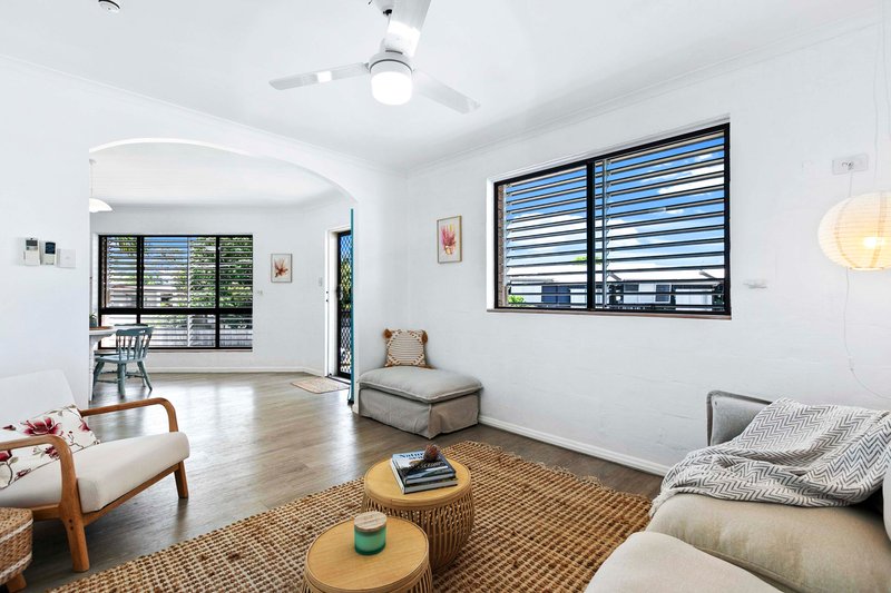 Photo - 4/3 New Street, Urangan QLD 4655 - Image 2