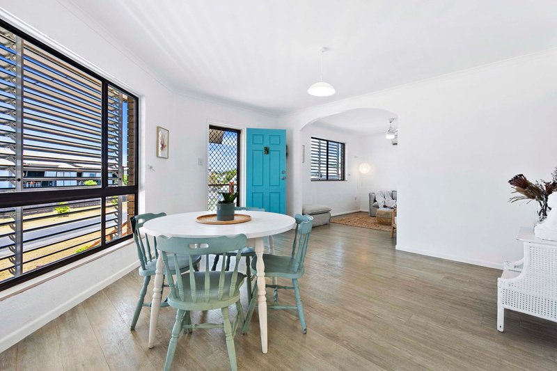 Photo - 4/3 New Street, Urangan QLD 4655 - Image 4