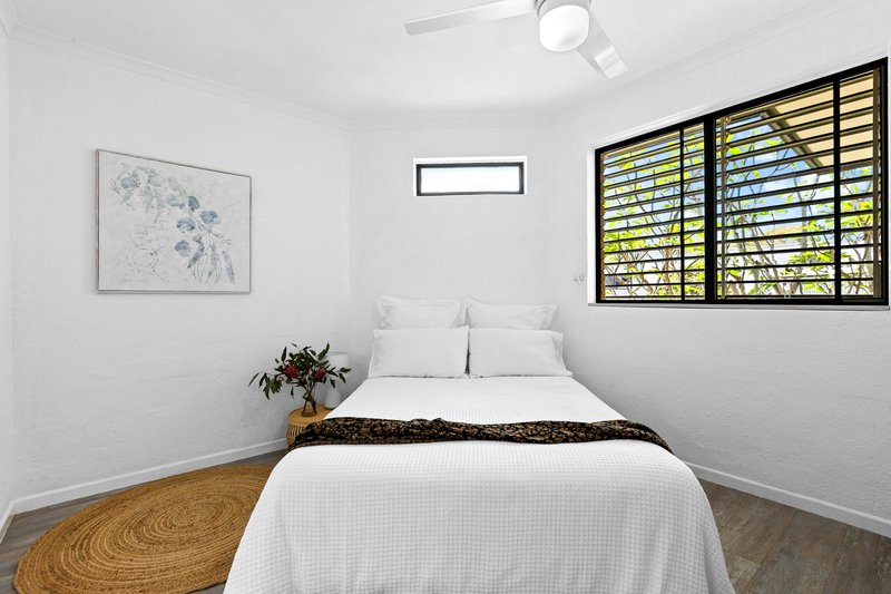 Photo - 4/3 New Street, Urangan QLD 4655 - Image 11