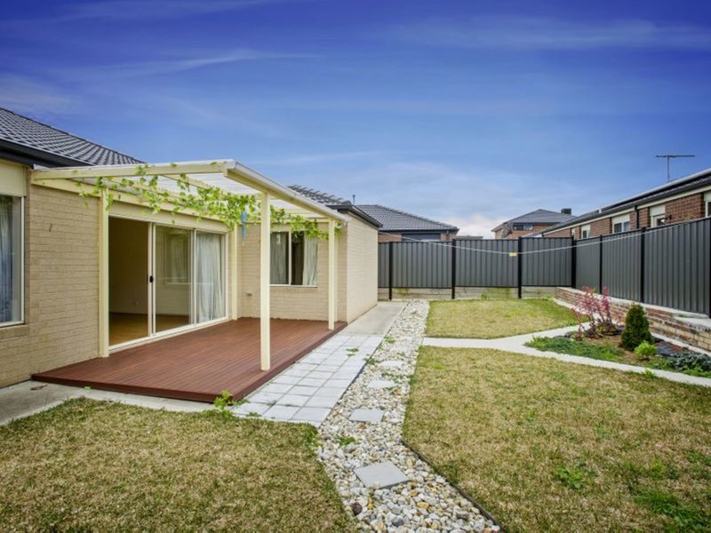 Photo - 43 Nossal Drive, Point Cook VIC 3030 - Image 10