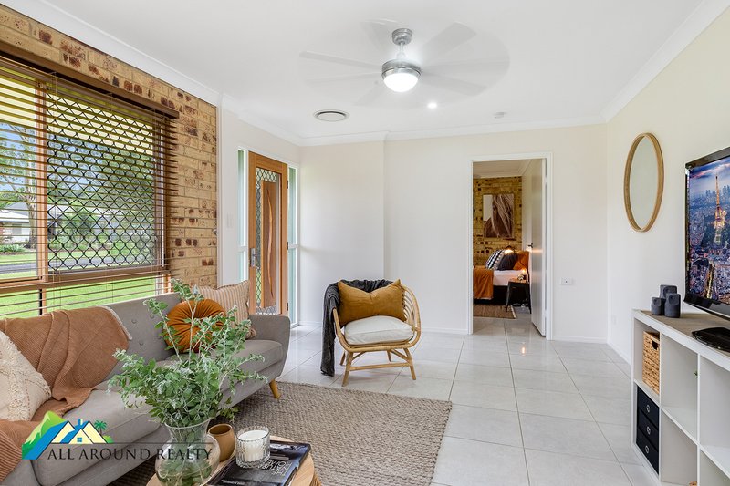 Photo - 43 Oakey Fields Court, Burpengary QLD 4505 - Image 16