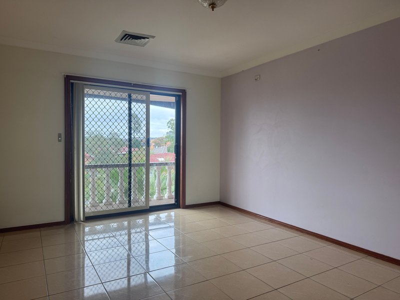 Photo - 43 Oliveri Crescent, Green Valley NSW 2168 - Image 6
