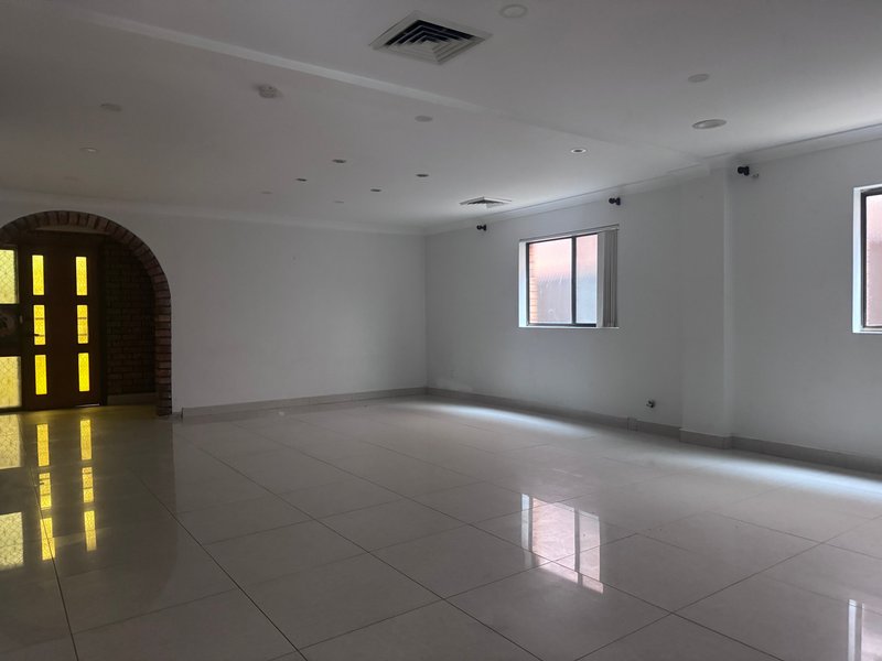 Photo - 43 Oliveri Crescent, Green Valley NSW 2168 - Image 11