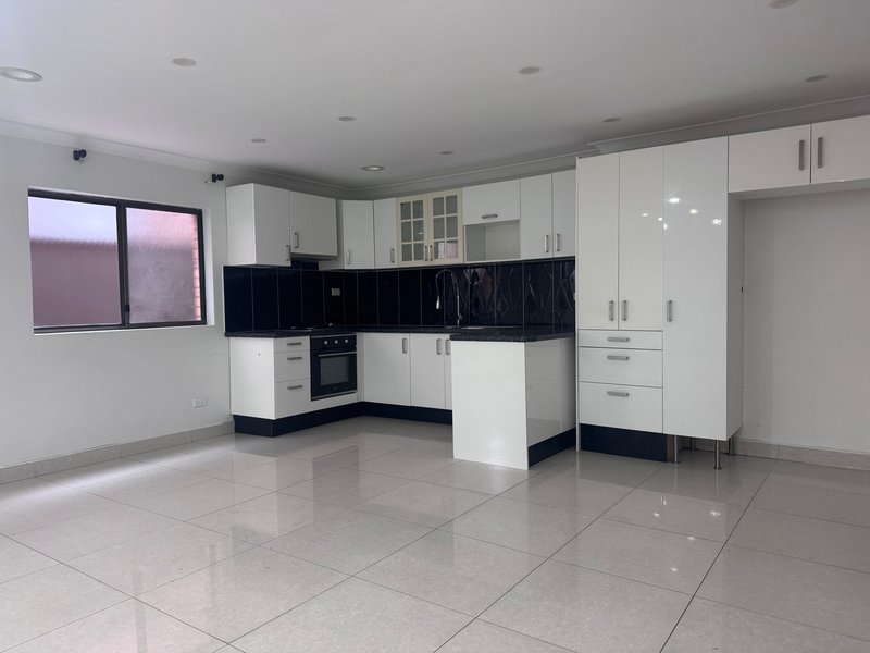 Photo - 43 Oliveri Crescent, Green Valley NSW 2168 - Image 12