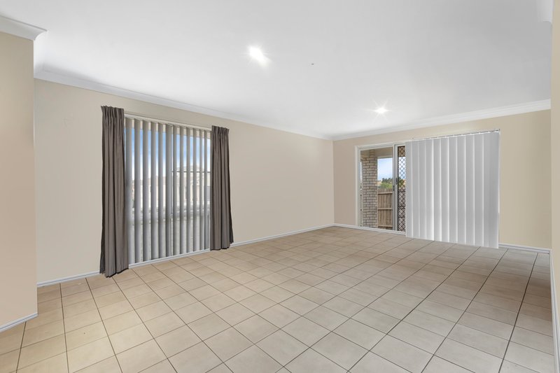 Photo - 43 Oxford Street, North Booval QLD 4304 - Image 5