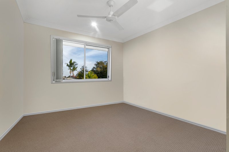 Photo - 43 Oxford Street, North Booval QLD 4304 - Image 9