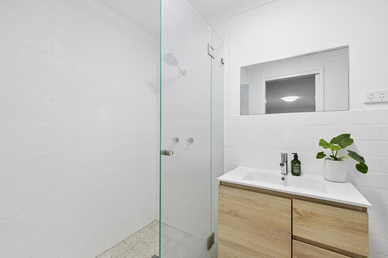Photo - 43 Pandanus Street, Cooee Bay QLD 4703 - Image 6