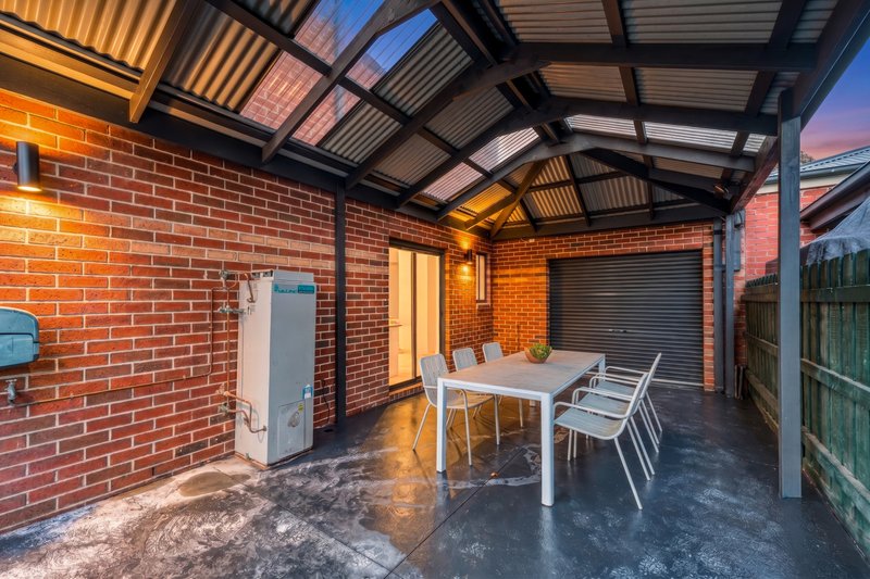 Photo - 43 Pinewood Crescent, Cairnlea VIC 3023 - Image 3