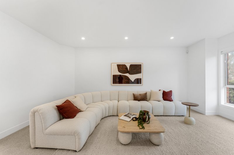 Photo - 43 Pinewood Crescent, Cairnlea VIC 3023 - Image 7