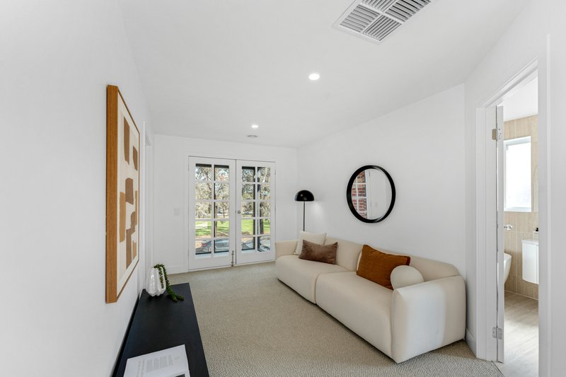 Photo - 43 Pinewood Crescent, Cairnlea VIC 3023 - Image 12
