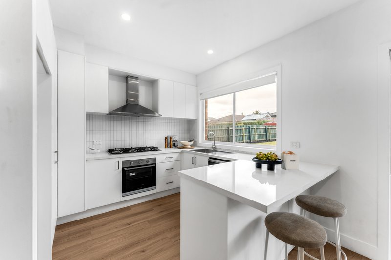 Photo - 43 Pinewood Crescent, Cairnlea VIC 3023 - Image 17