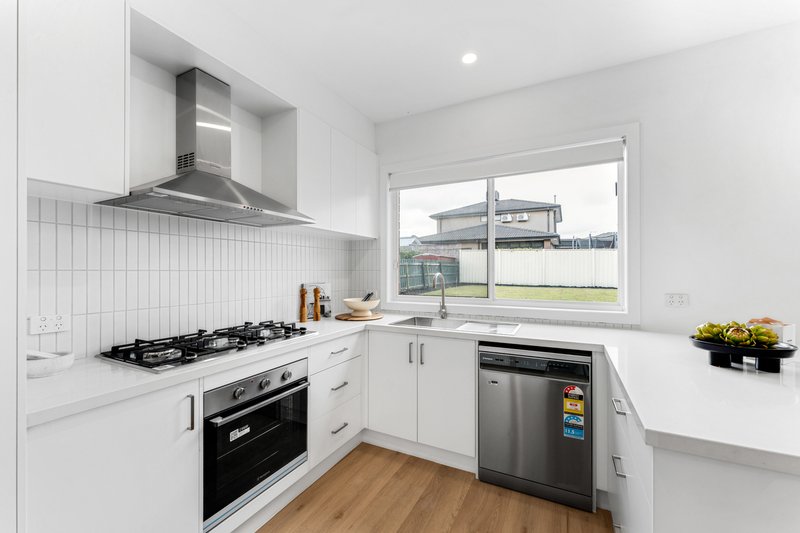 Photo - 43 Pinewood Crescent, Cairnlea VIC 3023 - Image 18