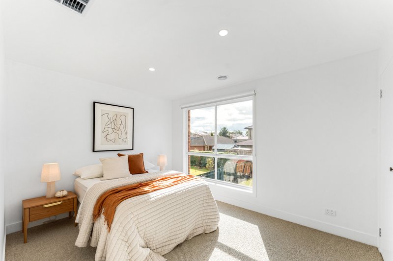 Photo - 43 Pinewood Crescent, Cairnlea VIC 3023 - Image 22
