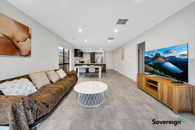 Photo - 43 Pitfield Avenue, Cranbourne East VIC 3977 - Image 1