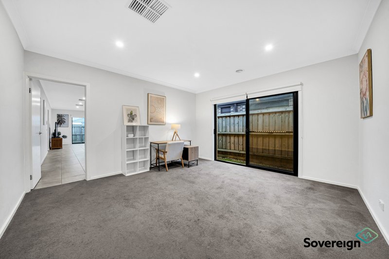 Photo - 43 Pitfield Avenue, Cranbourne East VIC 3977 - Image 2
