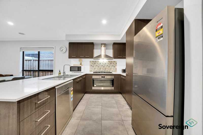 Photo - 43 Pitfield Avenue, Cranbourne East VIC 3977 - Image 3
