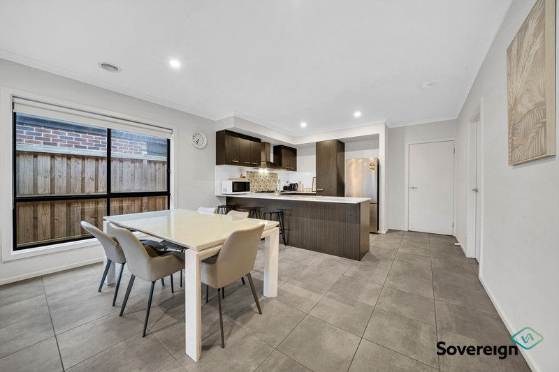 Photo - 43 Pitfield Avenue, Cranbourne East VIC 3977 - Image 5