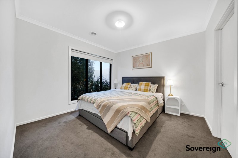 Photo - 43 Pitfield Avenue, Cranbourne East VIC 3977 - Image 6