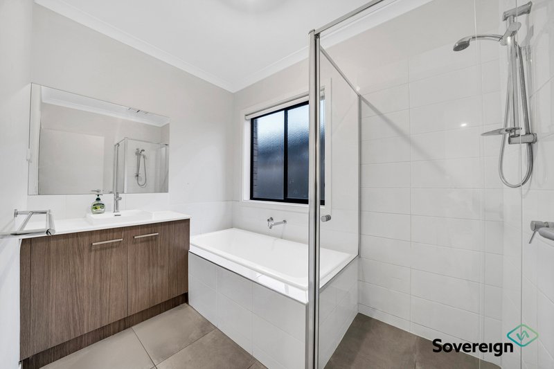 Photo - 43 Pitfield Avenue, Cranbourne East VIC 3977 - Image 9