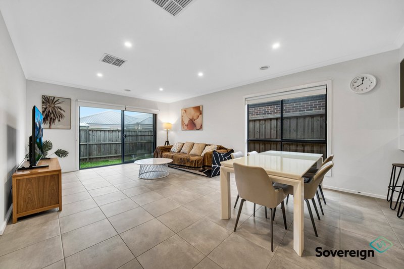 Photo - 43 Pitfield Avenue, Cranbourne East VIC 3977 - Image 11