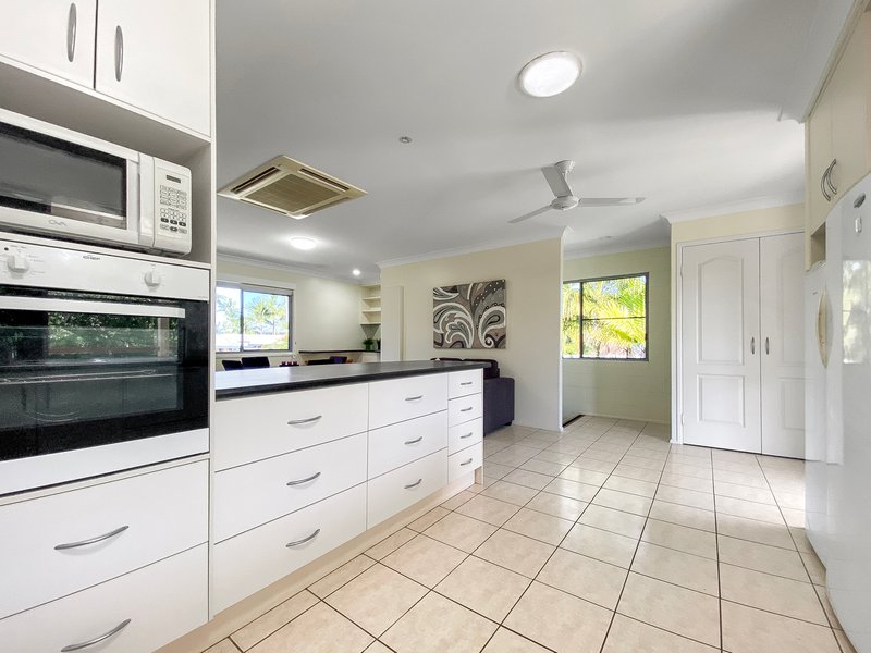 Photo - 43 Poole Street, Sarina Beach QLD 4737 - Image 12