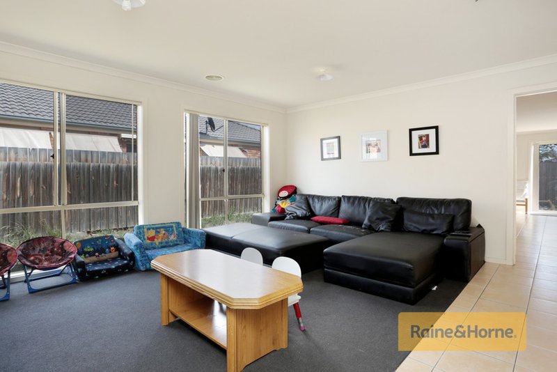 Photo - 43 Ranfurlie Circuit, Melton West VIC 3337 - Image 4