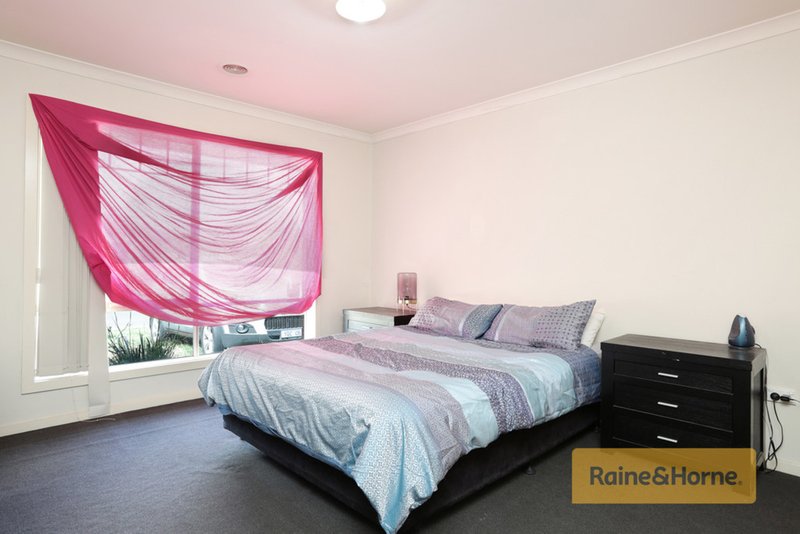 Photo - 43 Ranfurlie Circuit, Melton West VIC 3337 - Image 7