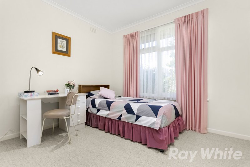 Photo - 43 Ranfurlie Drive, Glen Waverley VIC 3150 - Image 8