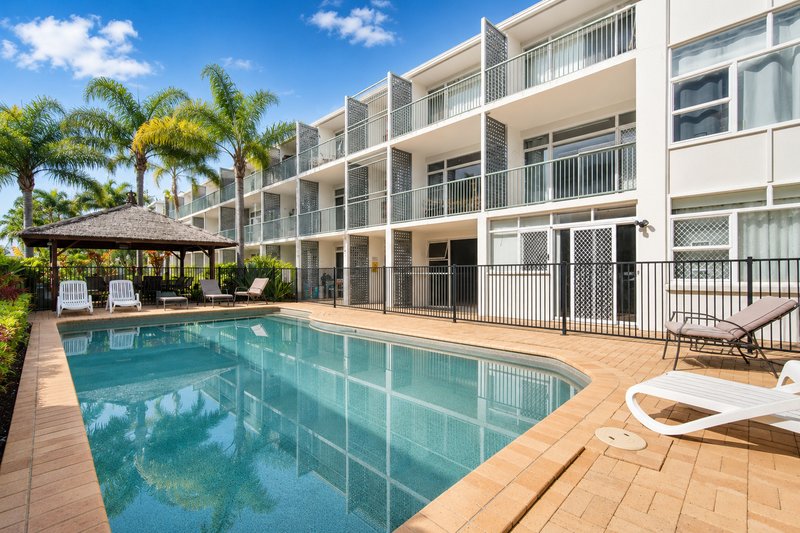 Photo - 4/3 Redondo Avenue, Miami QLD 4220 - Image 2