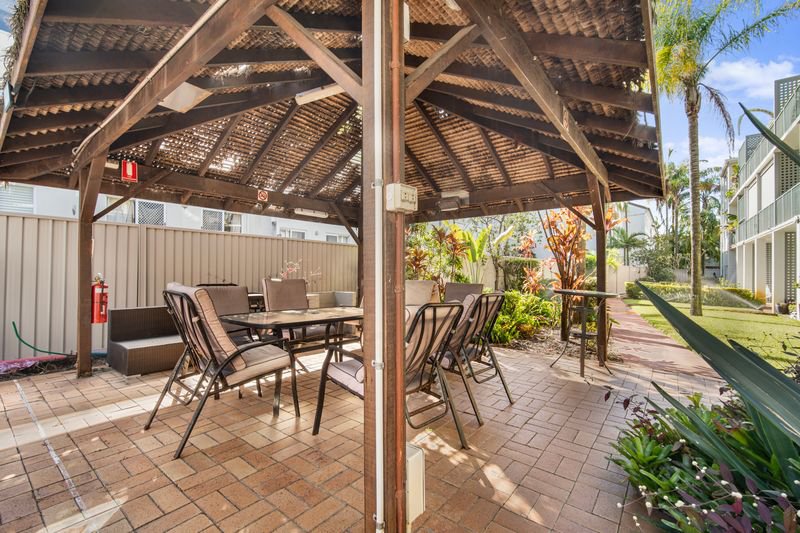 Photo - 4/3 Redondo Avenue, Miami QLD 4220 - Image 3
