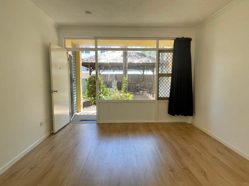 Photo - 4/3 Redondo Avenue, Miami QLD 4220 - Image 4