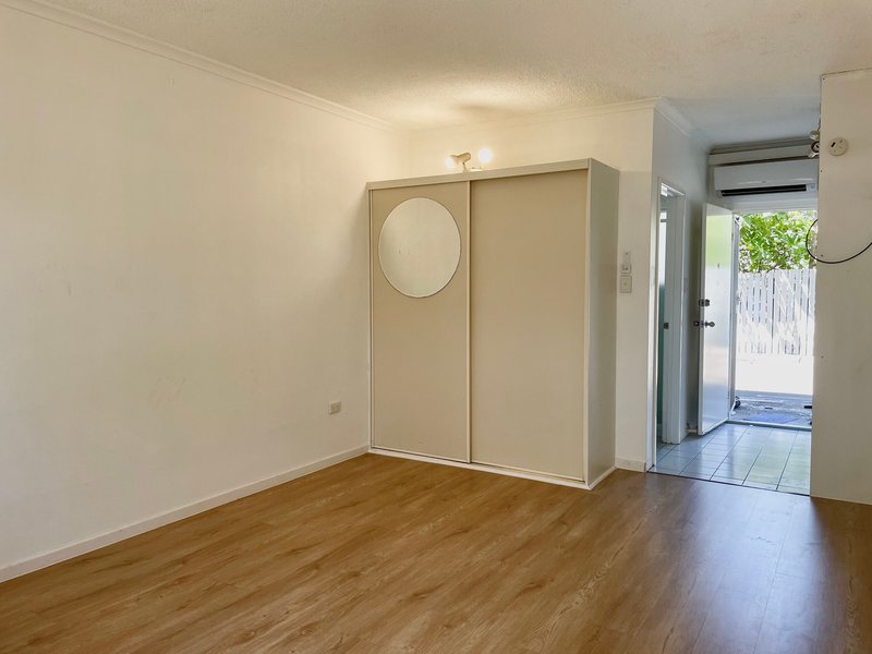 Photo - 4/3 Redondo Avenue, Miami QLD 4220 - Image 5