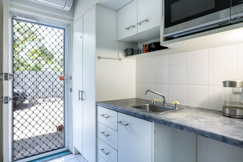 Photo - 4/3 Redondo Avenue, Miami QLD 4220 - Image 6