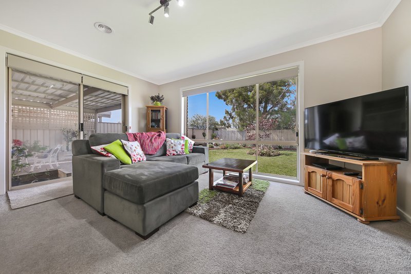 Photo - 43 Reghon Drive, Sunbury VIC 3429 - Image 2