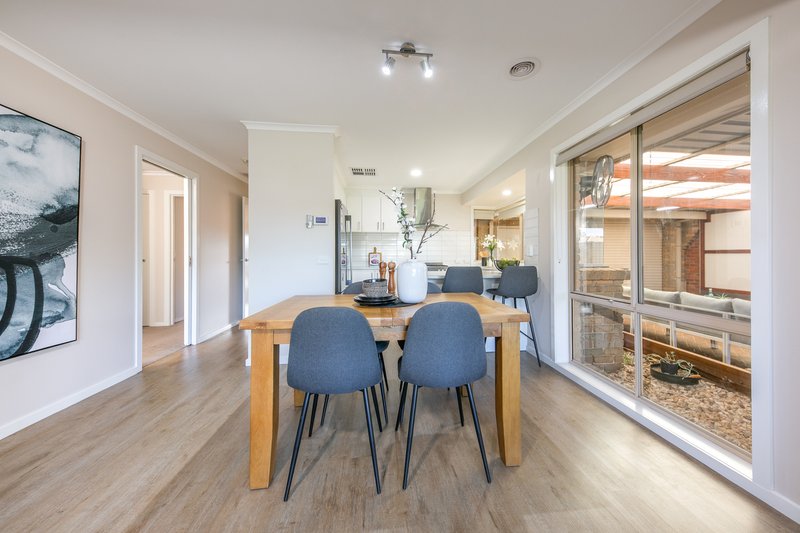 Photo - 43 Reghon Drive, Sunbury VIC 3429 - Image 8