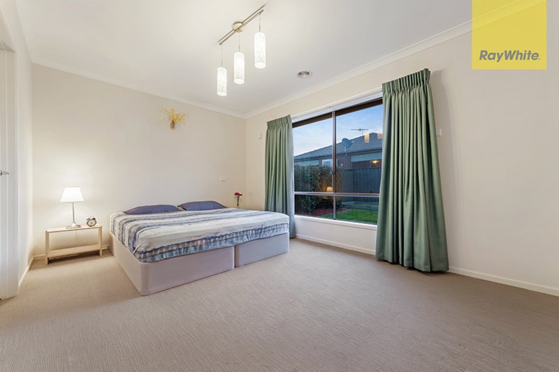 Photo - 43 Riverway View, Craigieburn VIC 3064 - Image 5