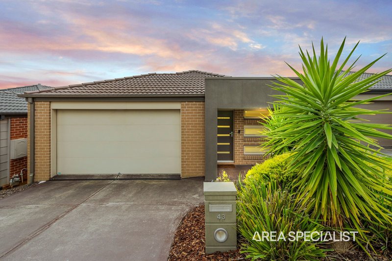 Photo - 43 Rockford Street, Pakenham VIC 3810 - Image 2