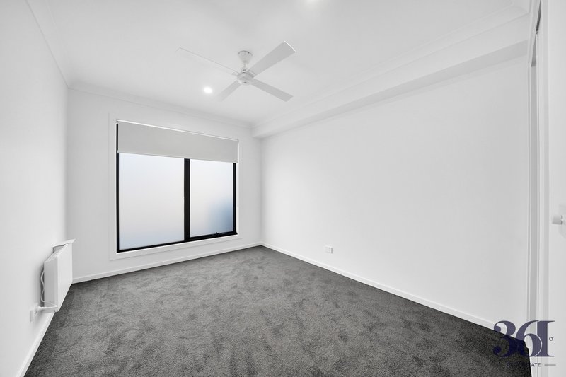 Photo - 4/3 Rosso Drive, Tarneit VIC 3029 - Image 9