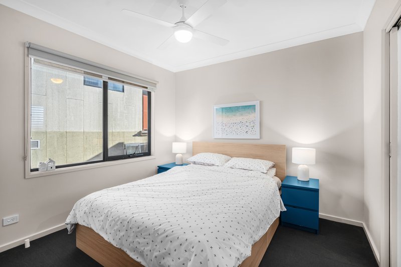 Photo - 4/3 Royal Lane, Glen Huntly VIC 3163 - Image 6