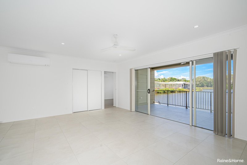 Photo - 4/3 Shell Street, Urangan QLD 4655 - Image 3