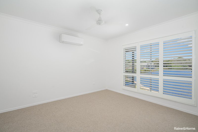 Photo - 4/3 Shell Street, Urangan QLD 4655 - Image 6