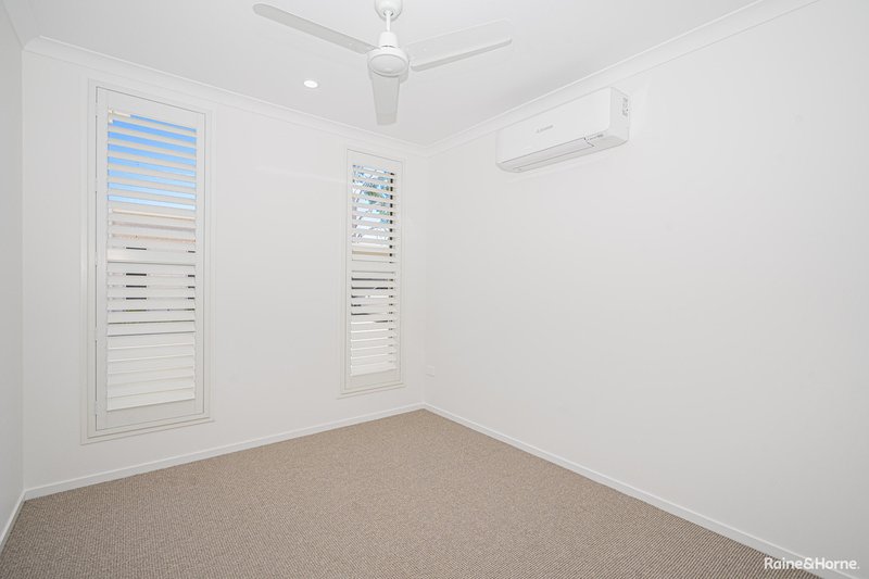 Photo - 4/3 Shell Street, Urangan QLD 4655 - Image 8