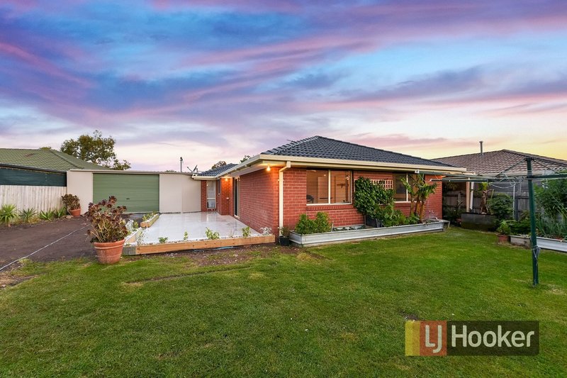 Photo - 43 Simon Drive, Pakenham VIC 3810 - Image 6