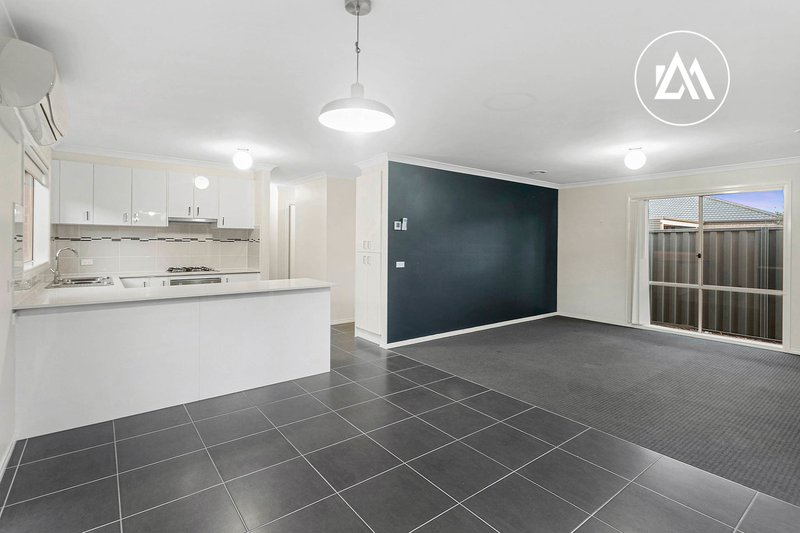 Photo - 43 Southampton Drive, Langwarrin VIC 3910 - Image 5