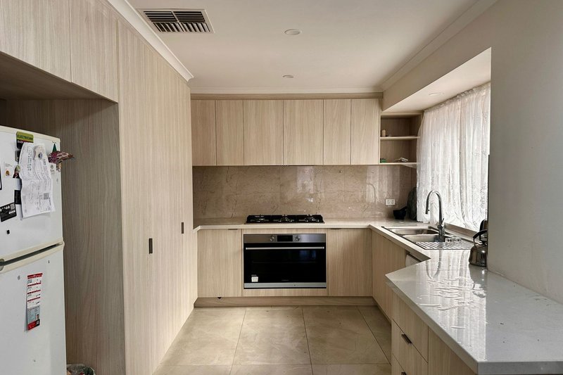 Photo - 43 Springfield Crescent, Hampton Park VIC 3976 - Image 2