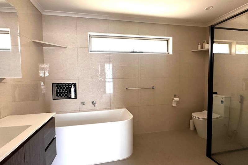 Photo - 43 Springfield Crescent, Hampton Park VIC 3976 - Image 6