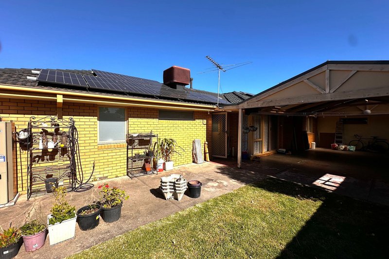 Photo - 43 Springfield Crescent, Hampton Park VIC 3976 - Image 8