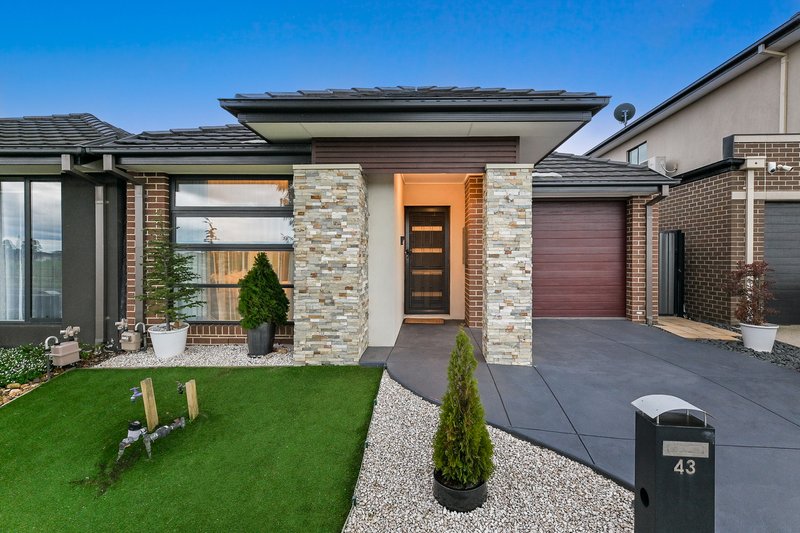 43 Springleaf Avenue, Clyde North VIC 3978